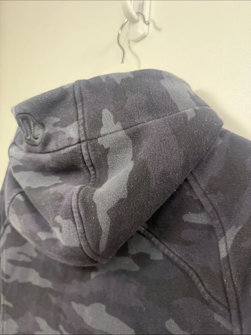 Lululemon scuba hoodie full zip camo print size 6